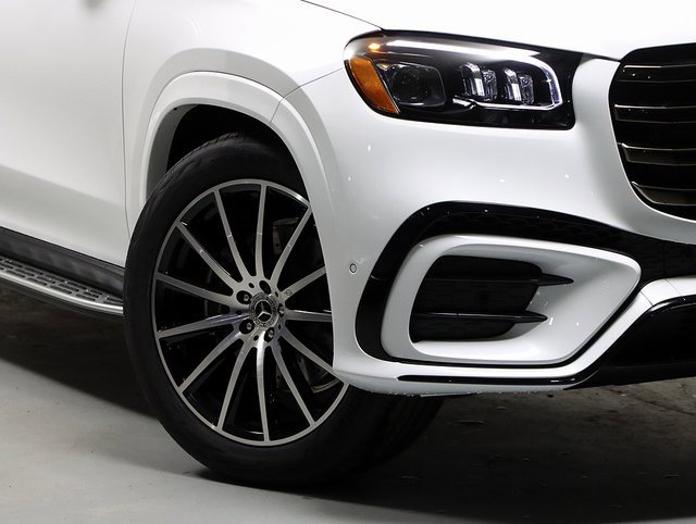 Certified 2025 Mercedes-Benz GLS 580 4MATIC image 3