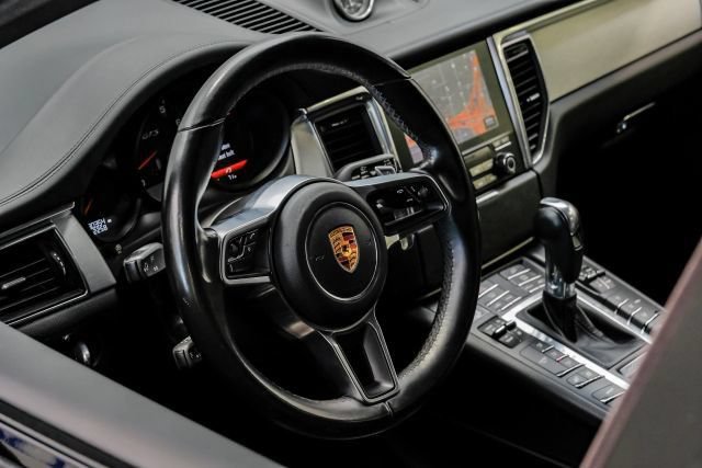 Used 2017 Porsche Macan GTS w/ Premium Package Plus AWD/4WD image 19