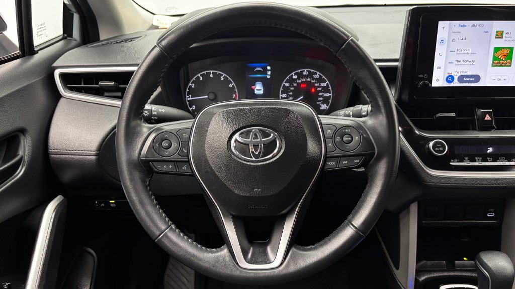 Certified 2025 Toyota Corolla Cross LE FWD image 30
