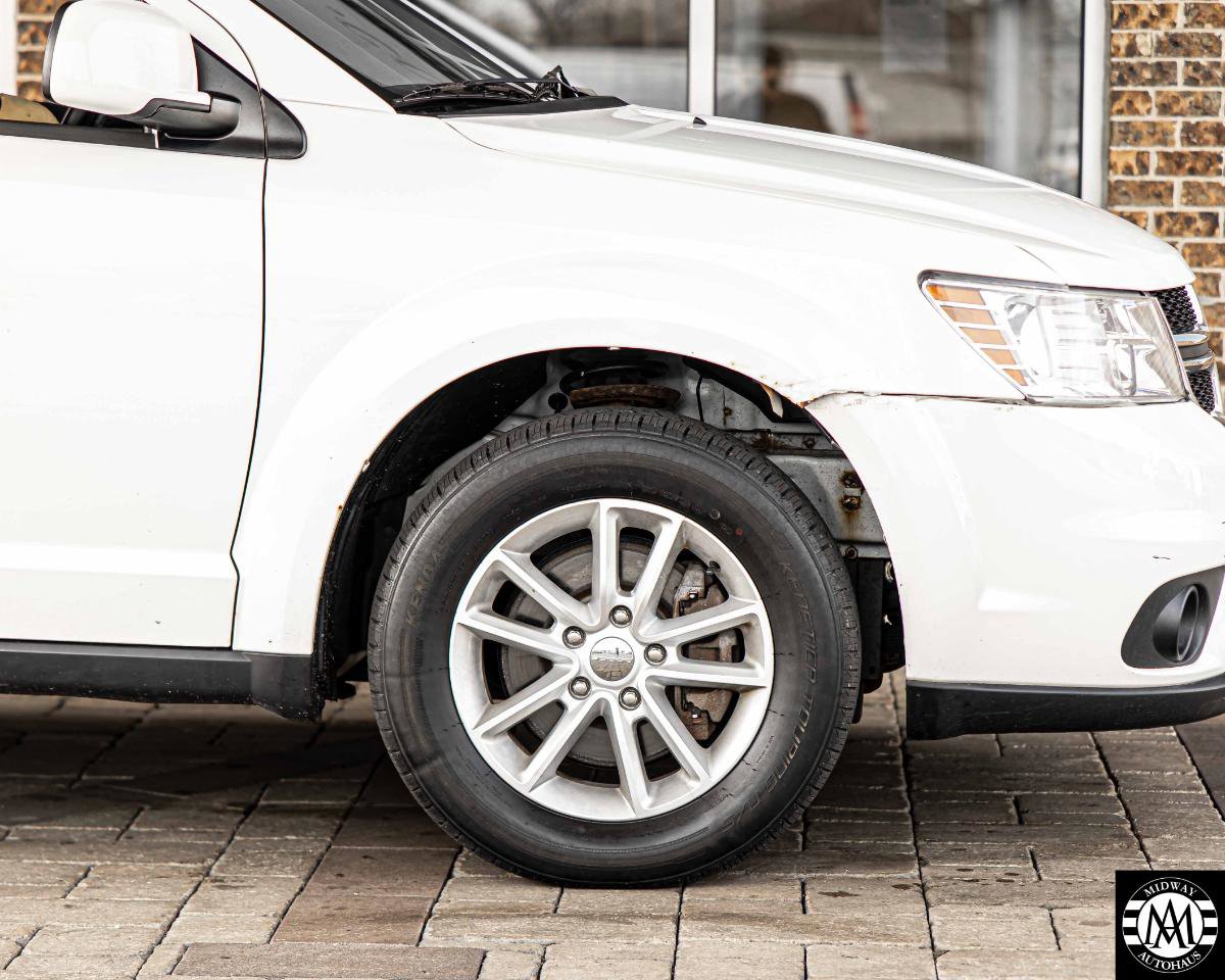 Used 2015 Dodge Journey SXT w/ Flexible Seating Group image 25
