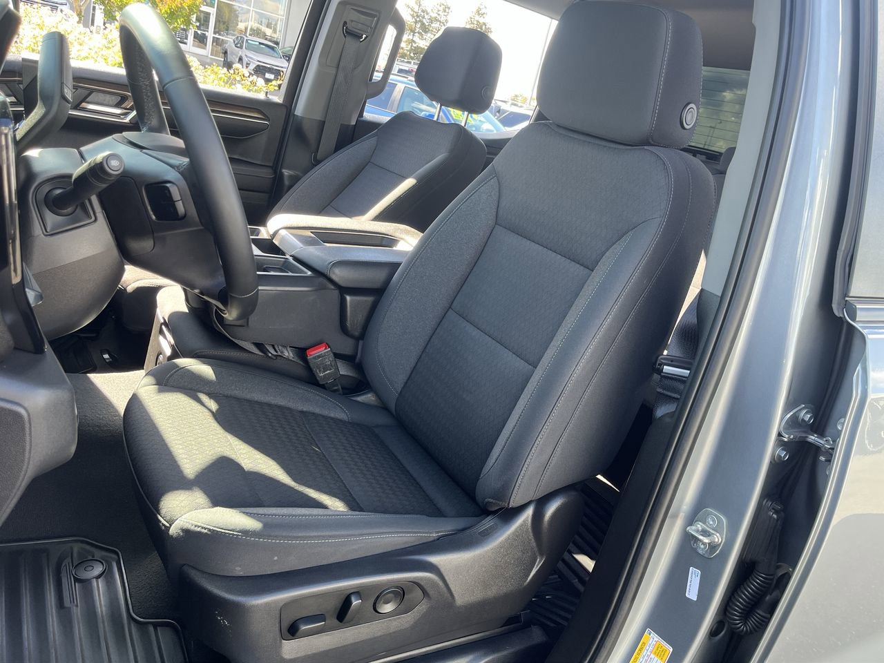 Used 2023 Chevrolet Silverado 1500 LT w/ Z71 Off-Road Package AWD/4WD image 17
