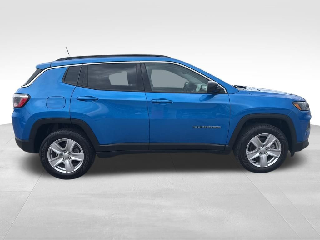 Used 2022 Jeep Compass Latitude w/ Convenience Group AWD/4WD image 4