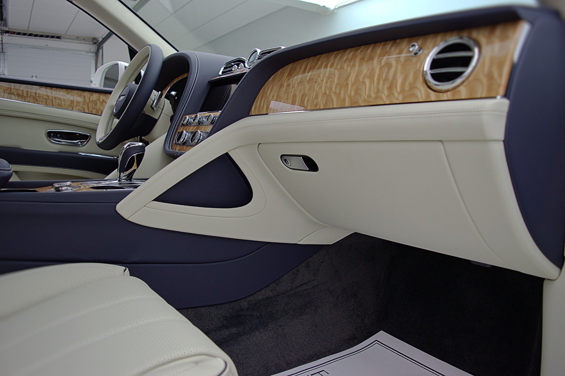 Certified 2023 Bentley Bentayga AWD/4WD image 46