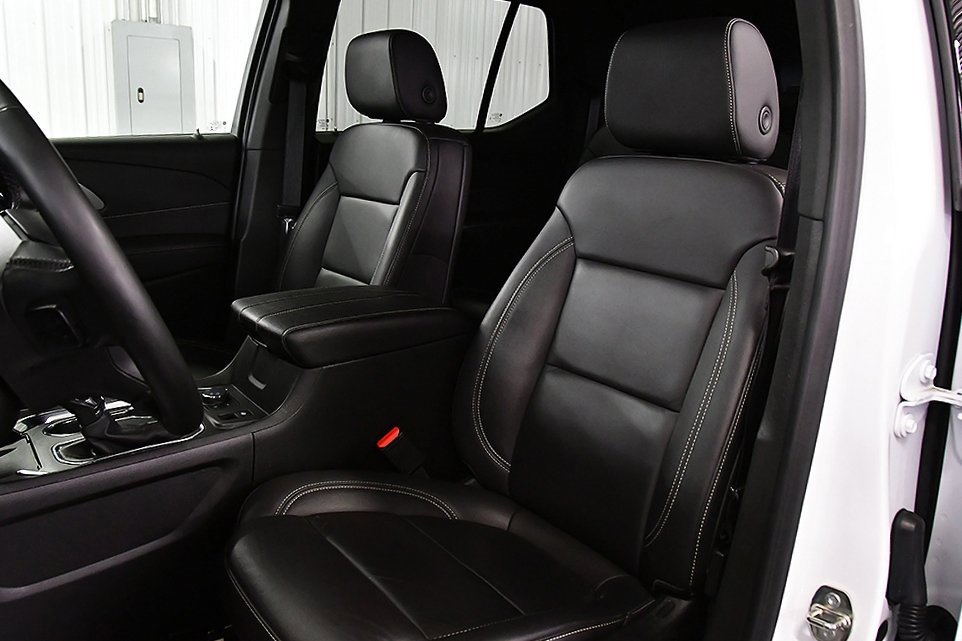 Used 2023 Chevrolet Traverse LT w/ Rear Camera Mirror Package image 27