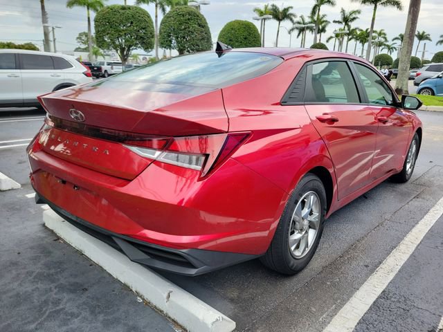 Used 2021 Hyundai Elantra SE FWD image 6