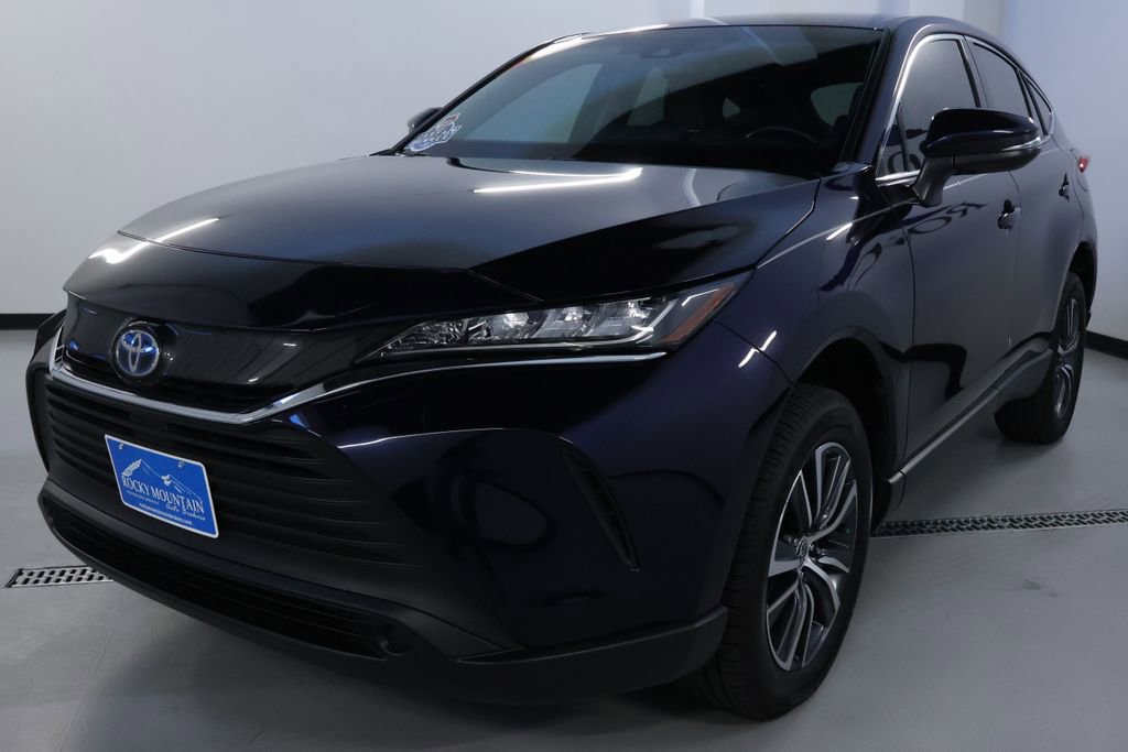 Used 2022 Toyota Venza LE AWD/4WD image 3