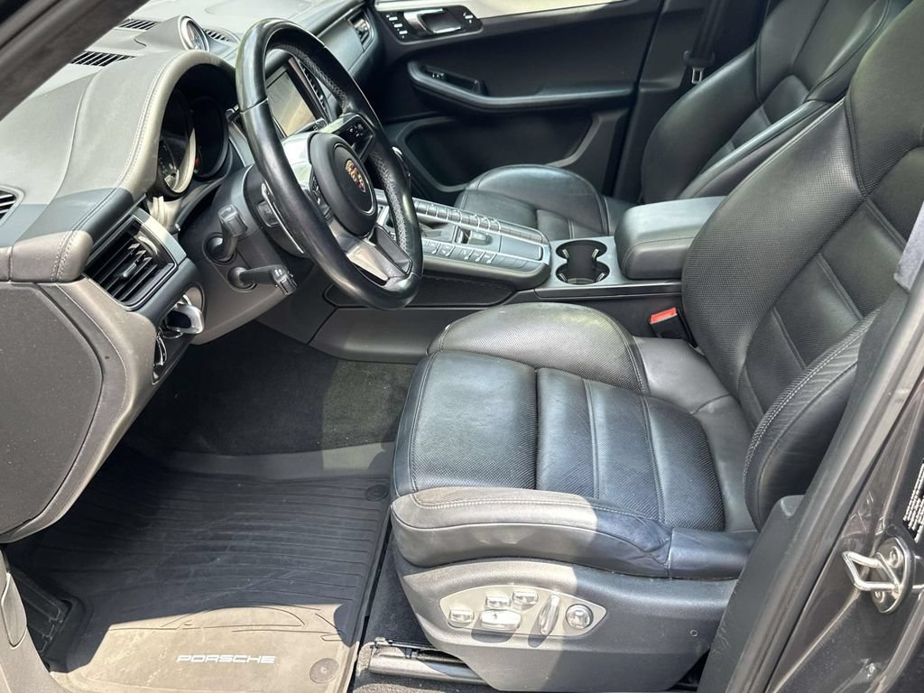 Used 2016 Porsche Macan Turbo AWD/4WD image 19