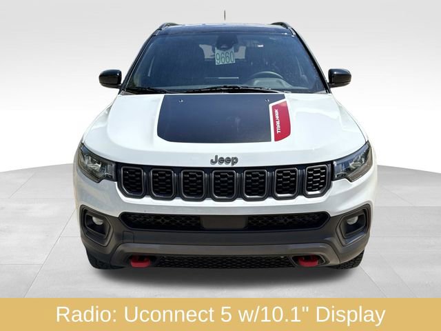 Used 2025 Jeep Compass Trailhawk image 2