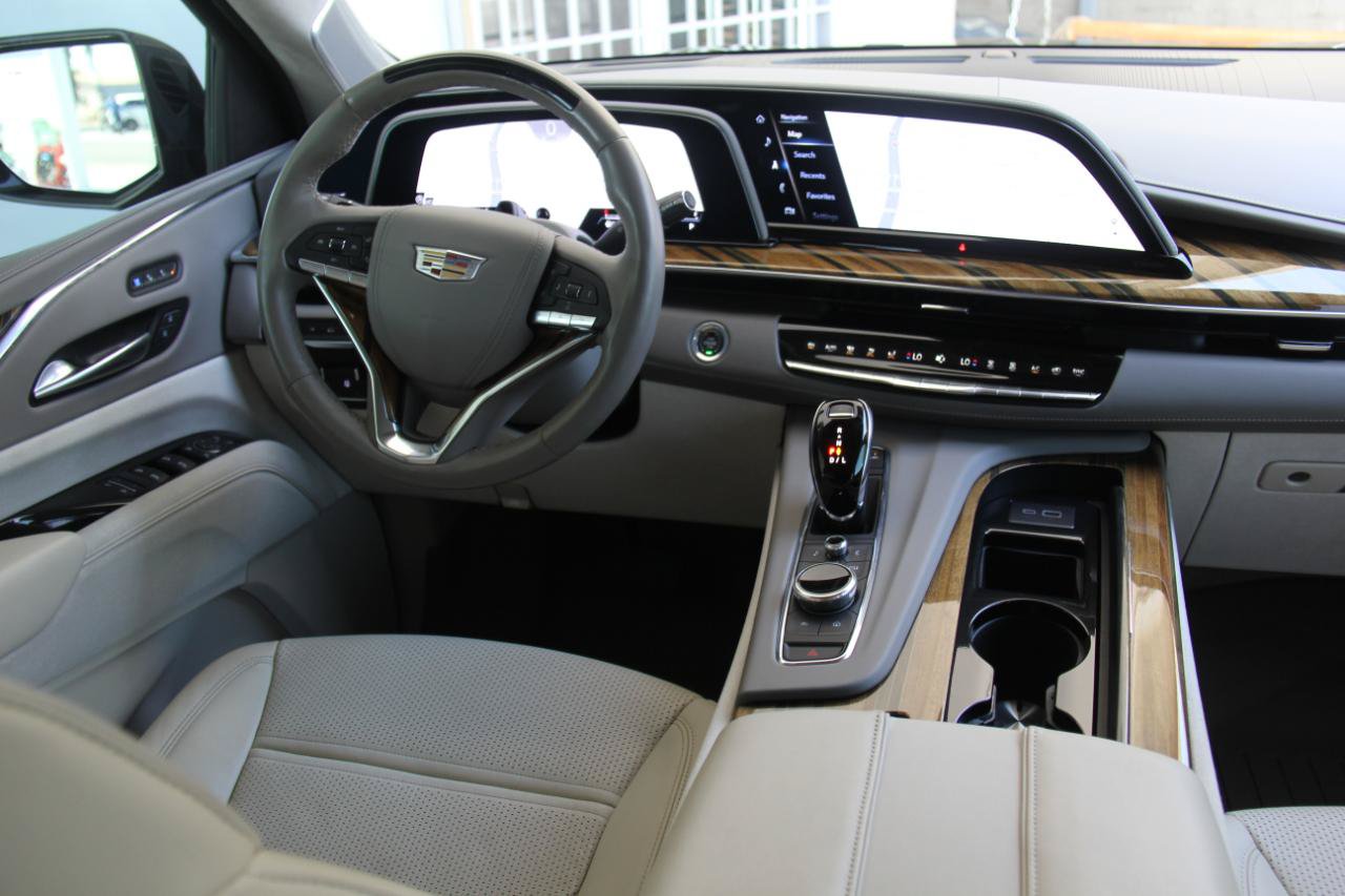 Used 2023 Cadillac Escalade ESV Sport Platinum AWD/4WD image 15