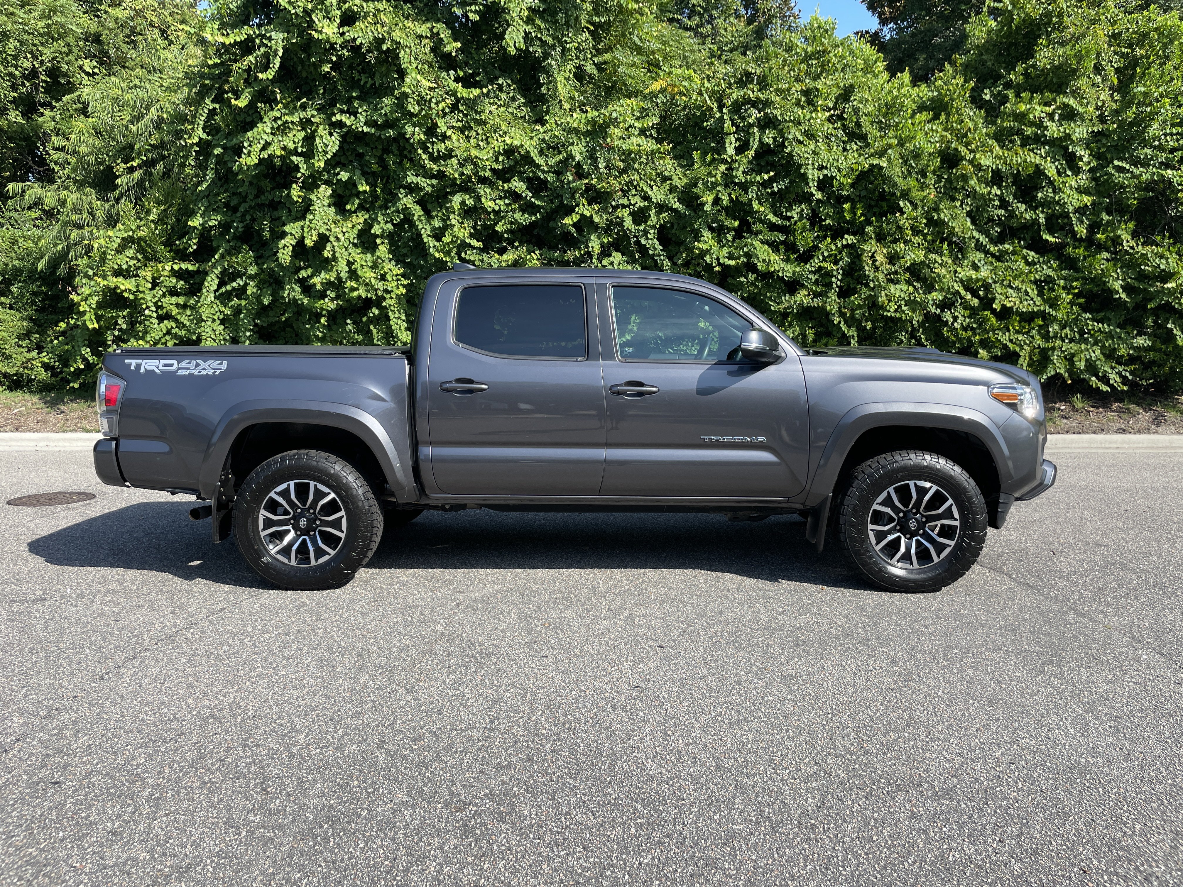 Used 2022 Toyota Tacoma TRD Sport w/ Technology Package AWD/4WD image 10