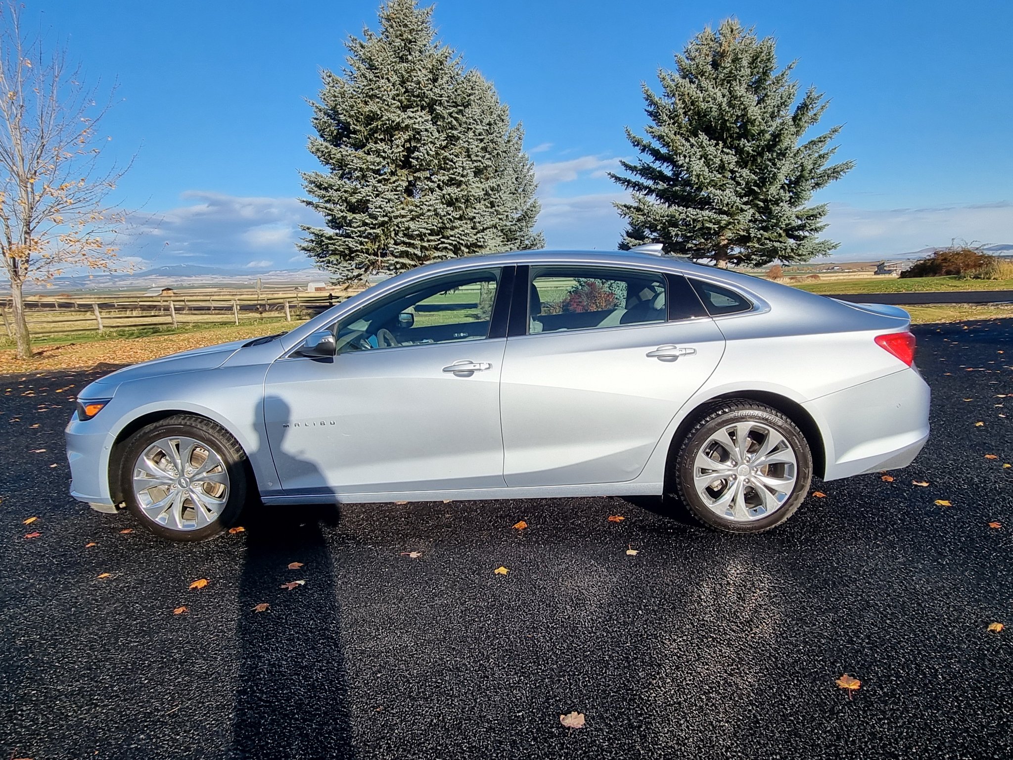 Used 2017 Chevrolet Malibu Premier w/ Driver Confidence Package FWD image 8