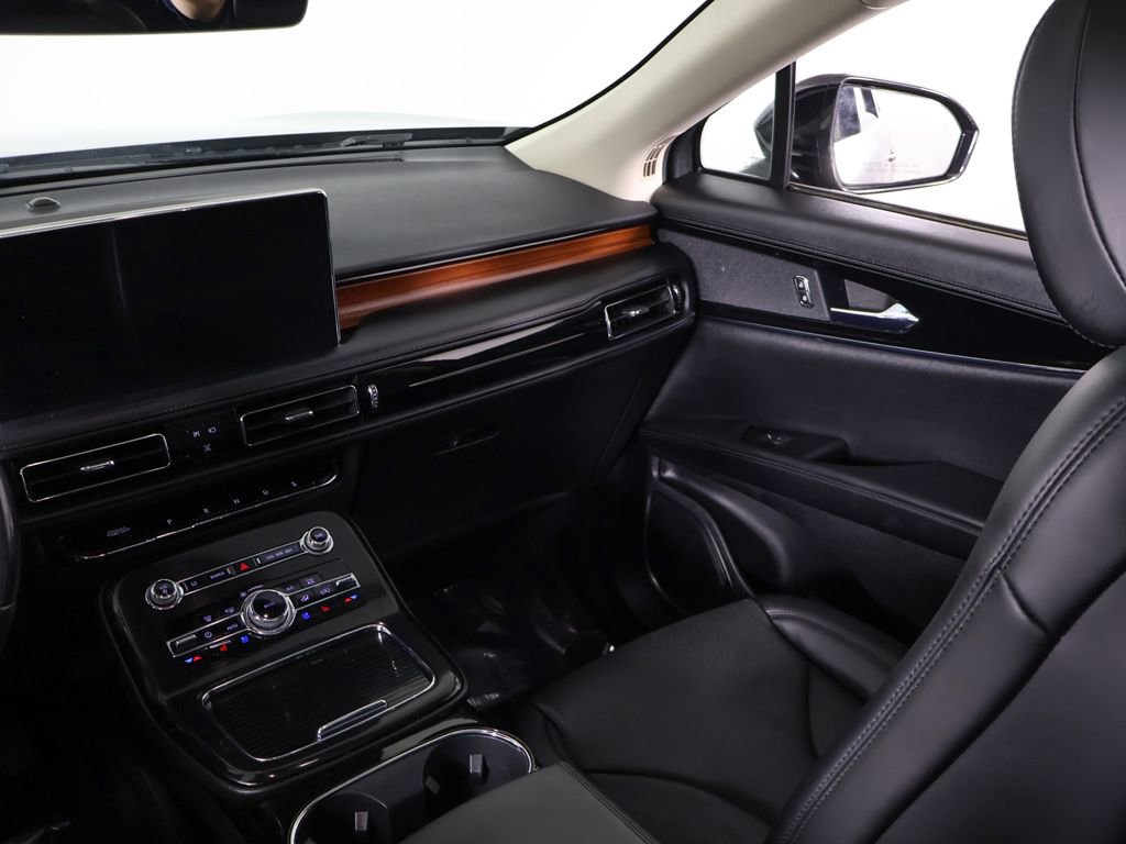 Used 2023 Lincoln Nautilus Reserve AWD/4WD image 35