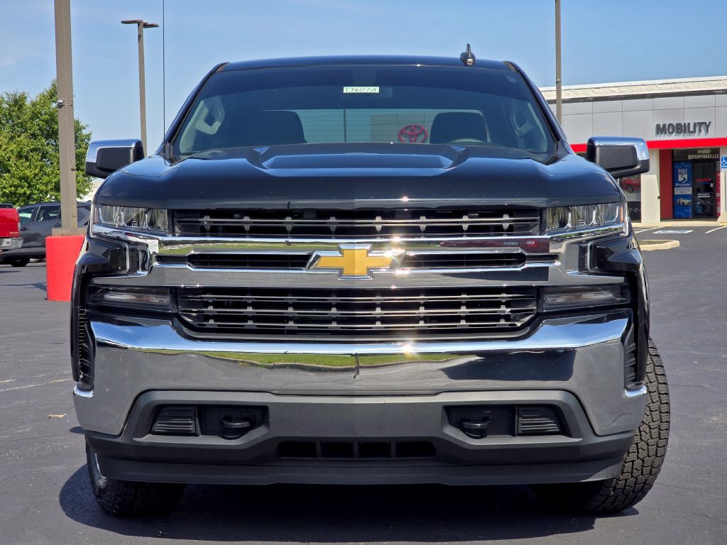 Used 2022 Chevrolet Silverado 1500 LT AWD/4WD image 3