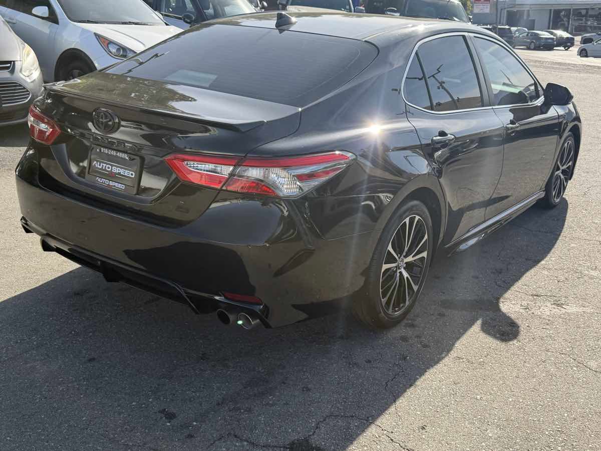 Used 2019 Toyota Camry SE FWD image 4