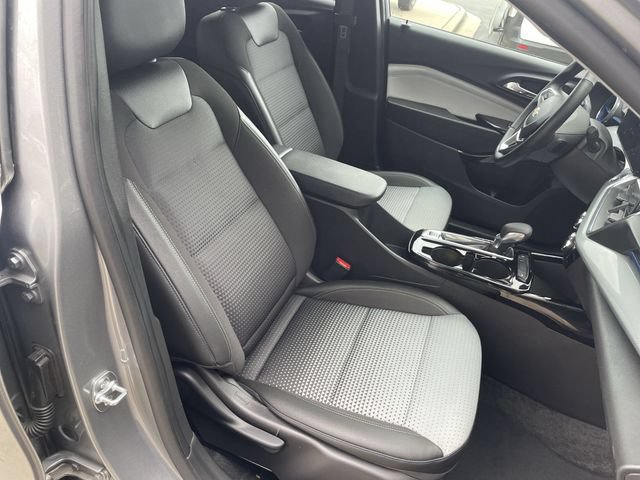 Used 2025 Chevrolet Trax LT w/ LT Convenience Package FWD image 40