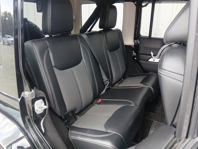 Used 2015 Jeep Wrangler Unlimited Sahara AWD/4WD image 20