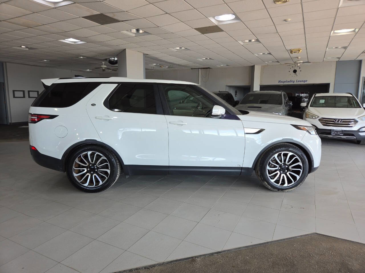 Used 2019 Land Rover Discovery HSE AWD/4WD image 8