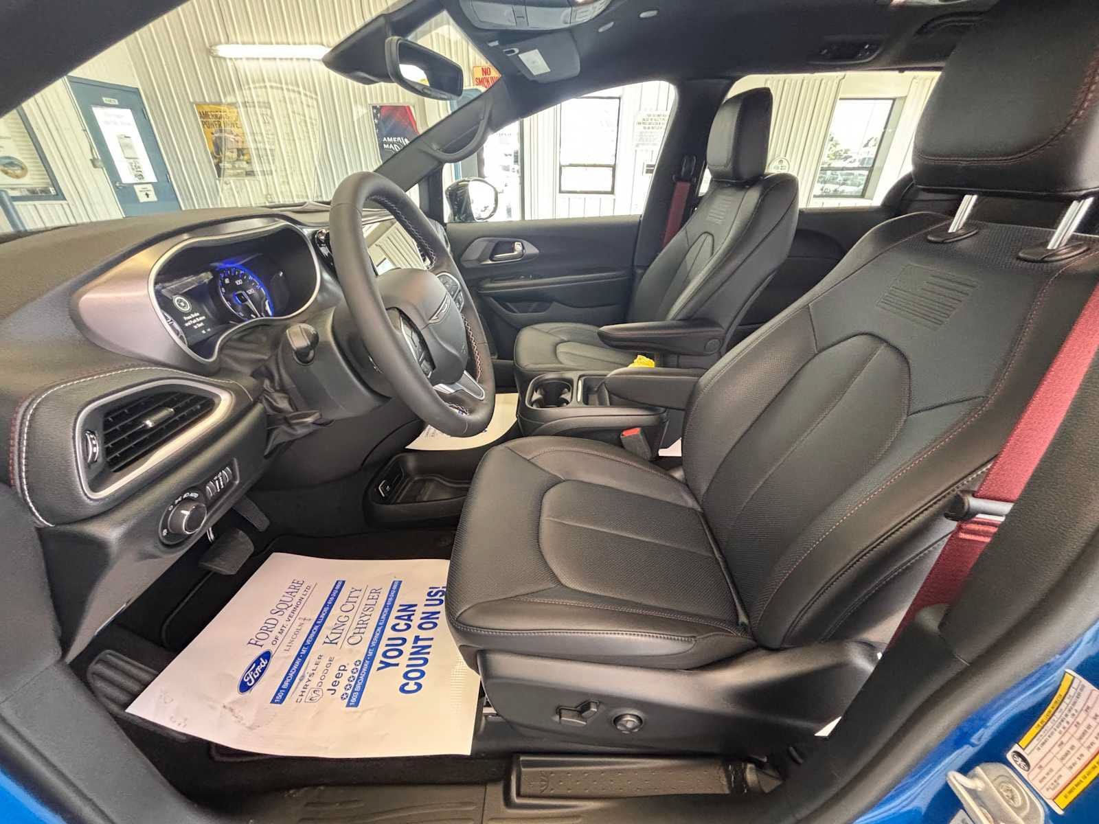New 2027 Chrysler Pacifica Select FWD image 17