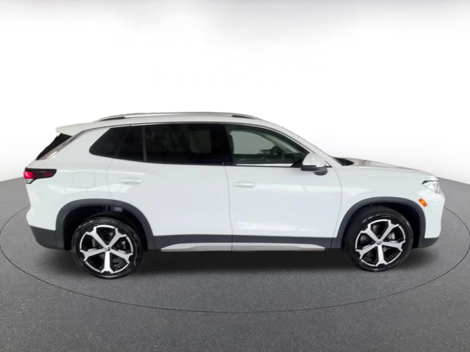 Used 2026 Volkswagen Tiguan SE AWD/4WD image 16
