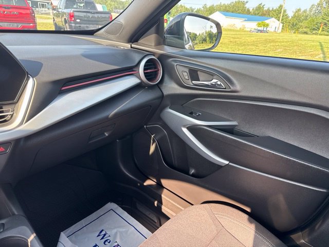 New 2026 Chevrolet Trax RS w/ Sunroof Package FWD image 31