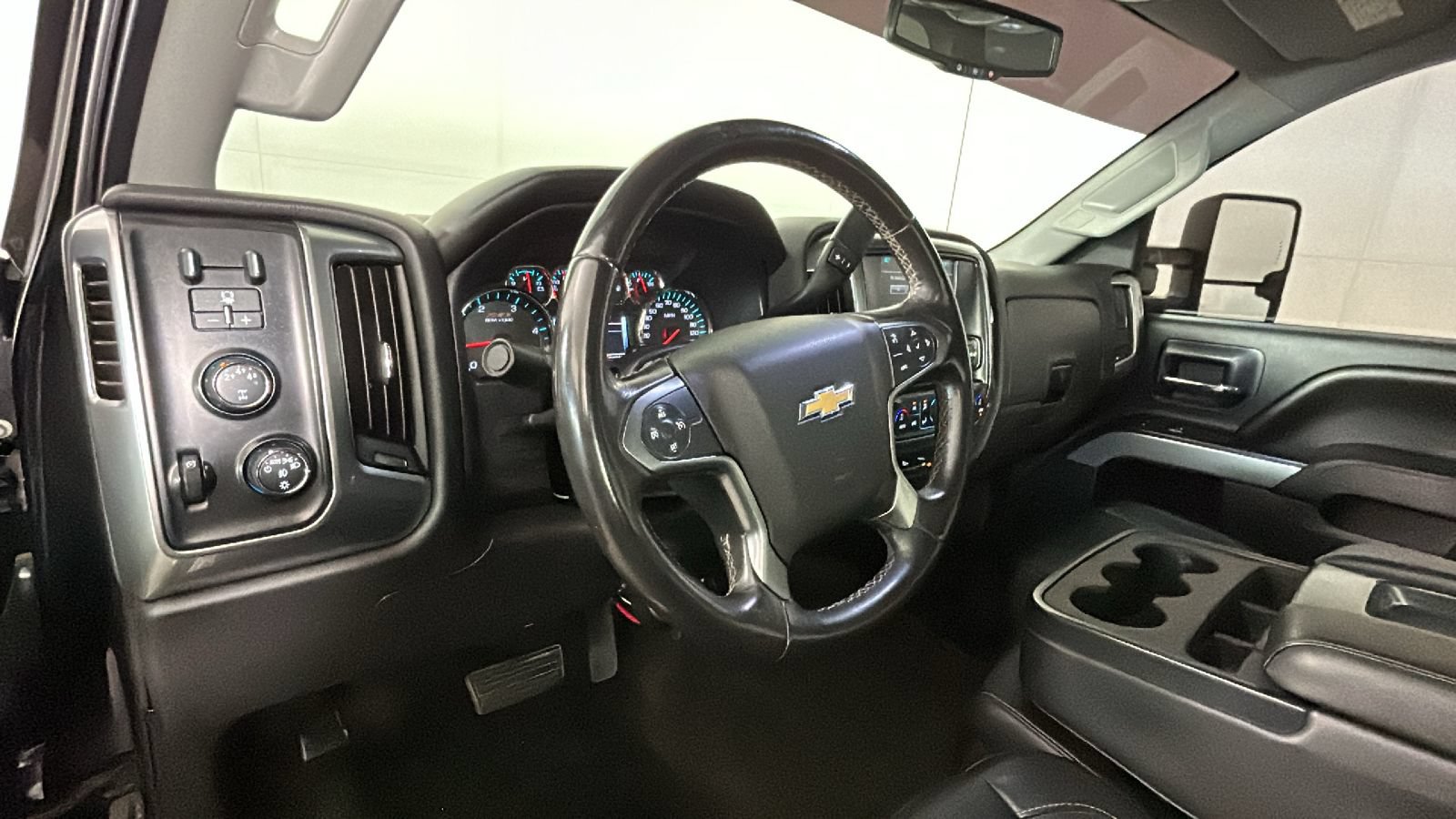 Used 2016 Chevrolet Silverado 2500 LT w/ Midnight Edition AWD/4WD image 15