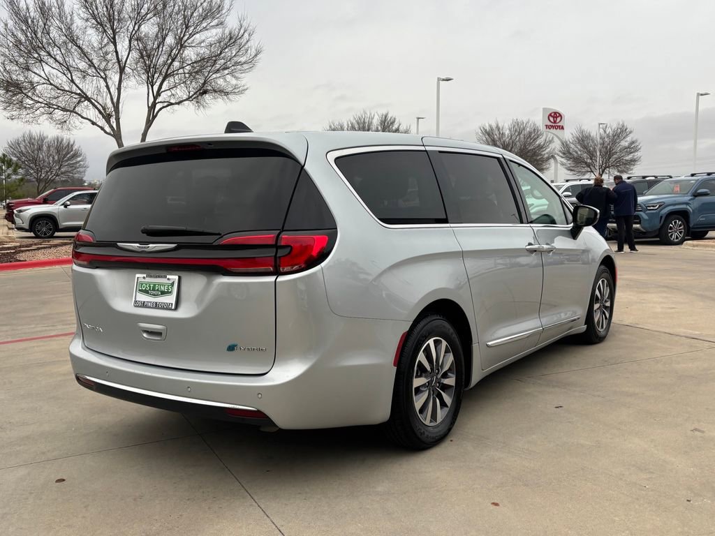 Used 2023 Chrysler Pacifica Limited image 4