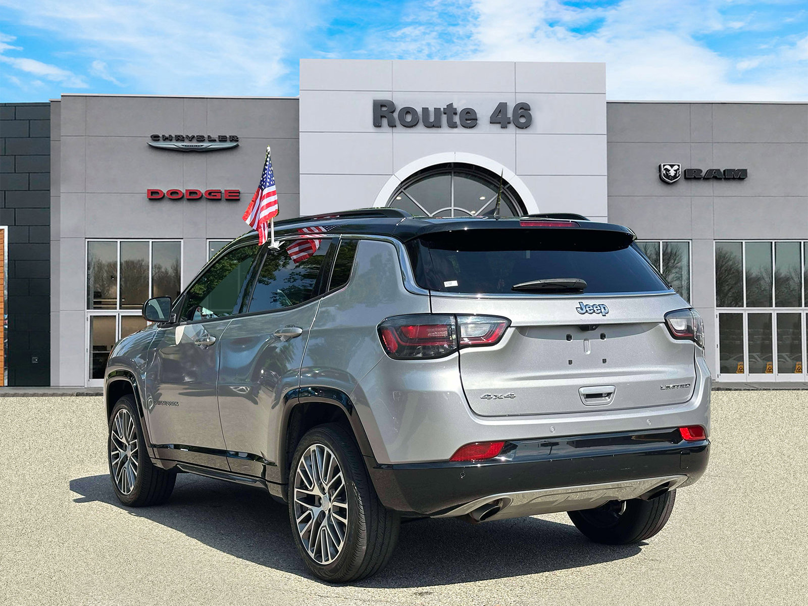 Used 2023 Jeep Compass Limited w/ Elite Group AWD/4WD image 4