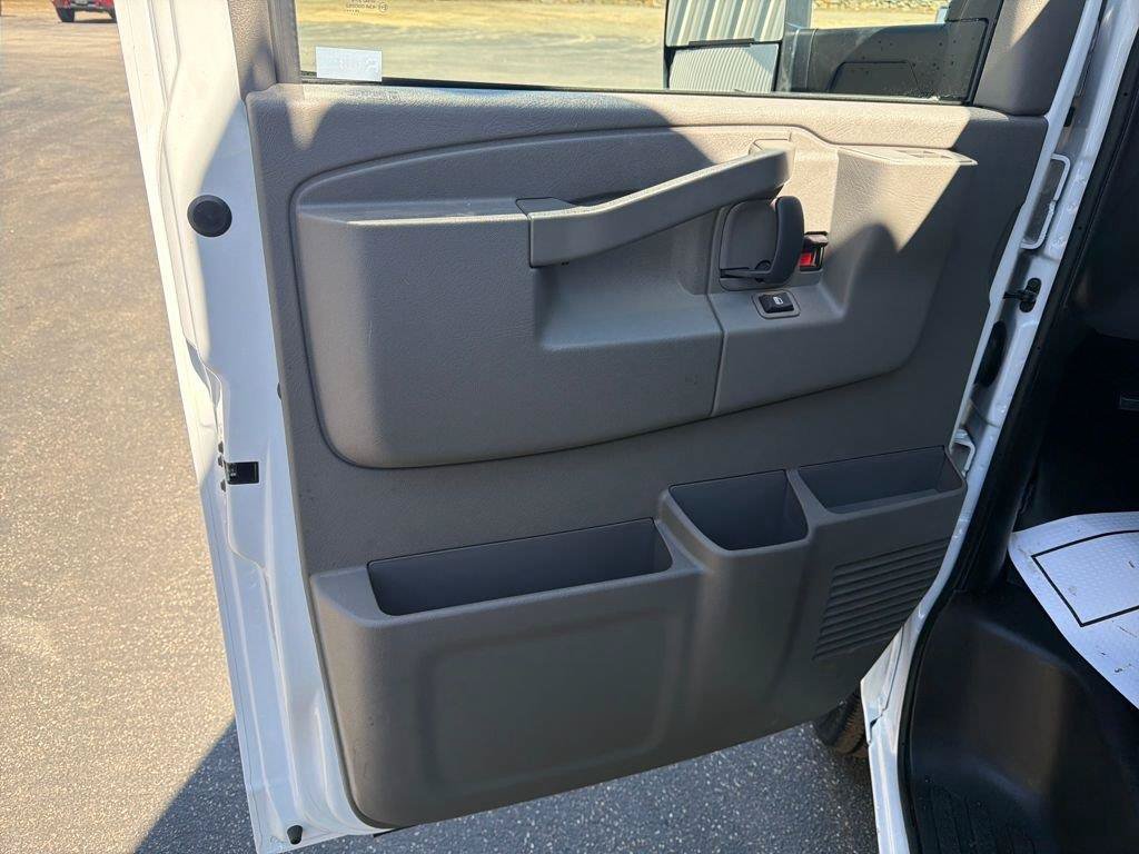 New 2026 GMC Savana 3500 w/ Power Convenience Package RWD image 12