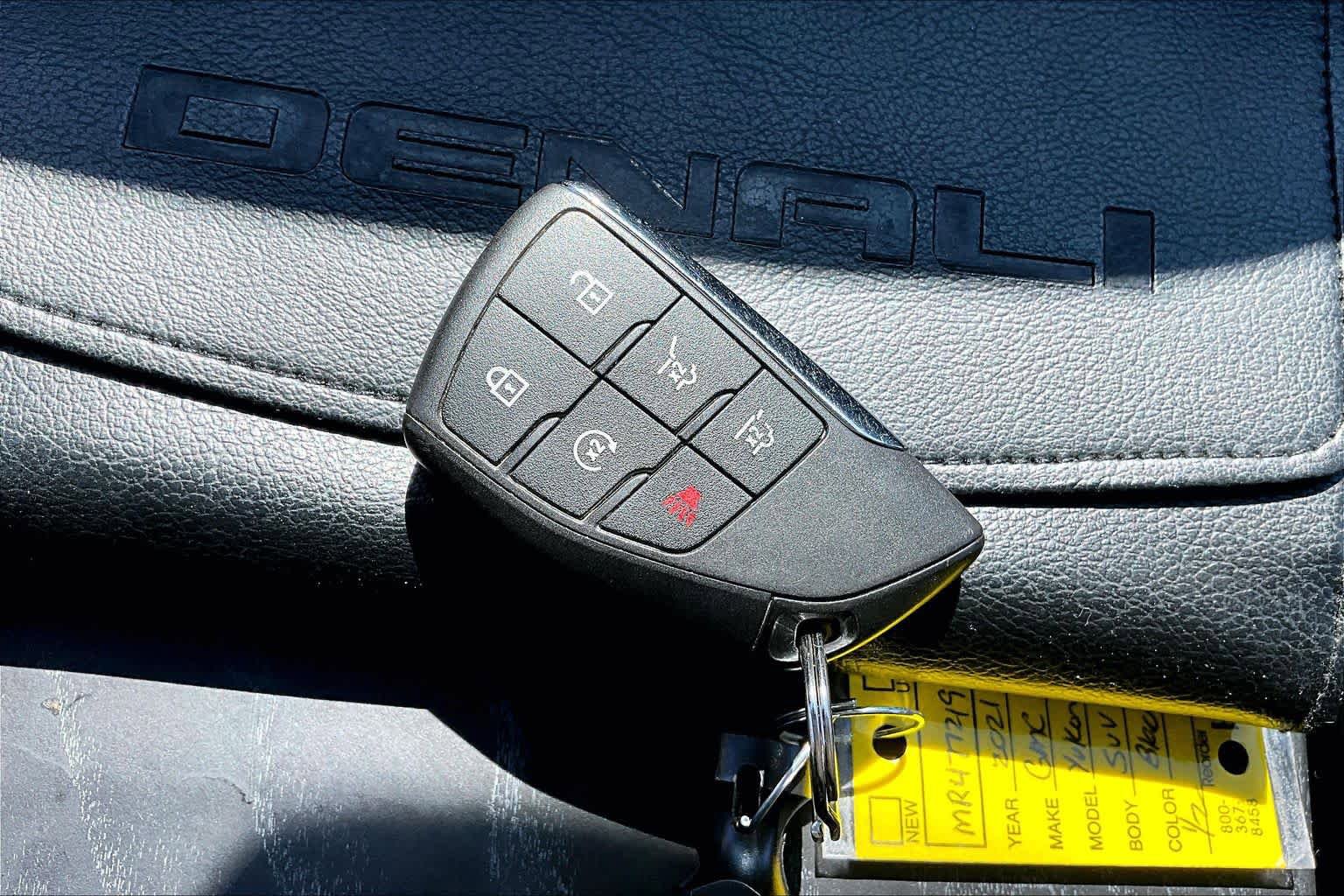 Used 2021 GMC Yukon Denali AWD/4WD image 15