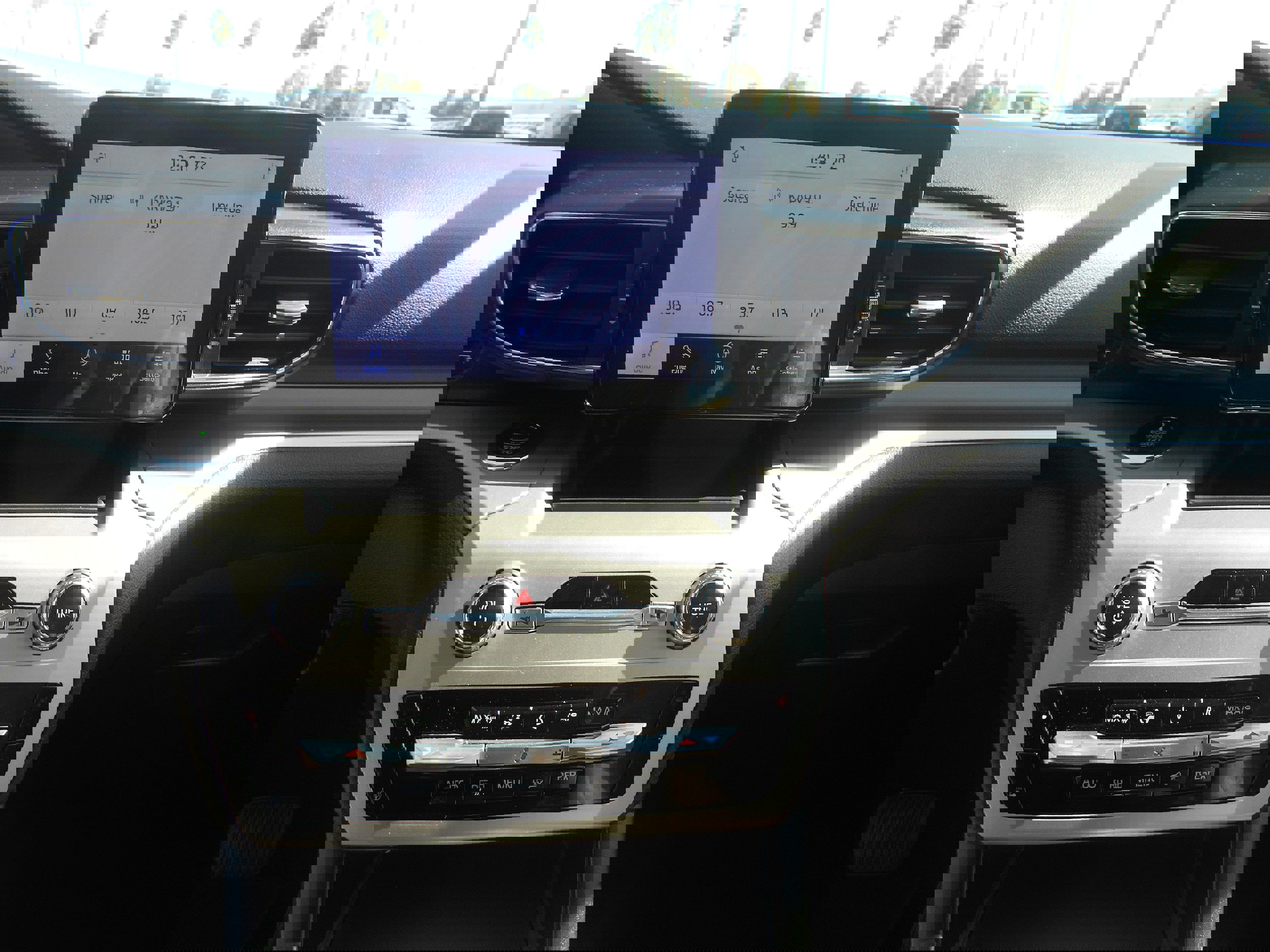 Used 2020 Ford Explorer XLT w/ Equipment Group 202A image 3