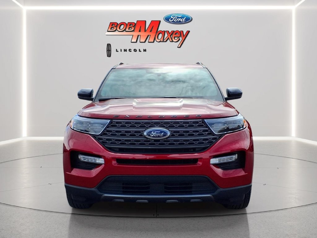 Used 2024 Ford Explorer XLT w/ Equipment Group 202A AWD/4WD image 2