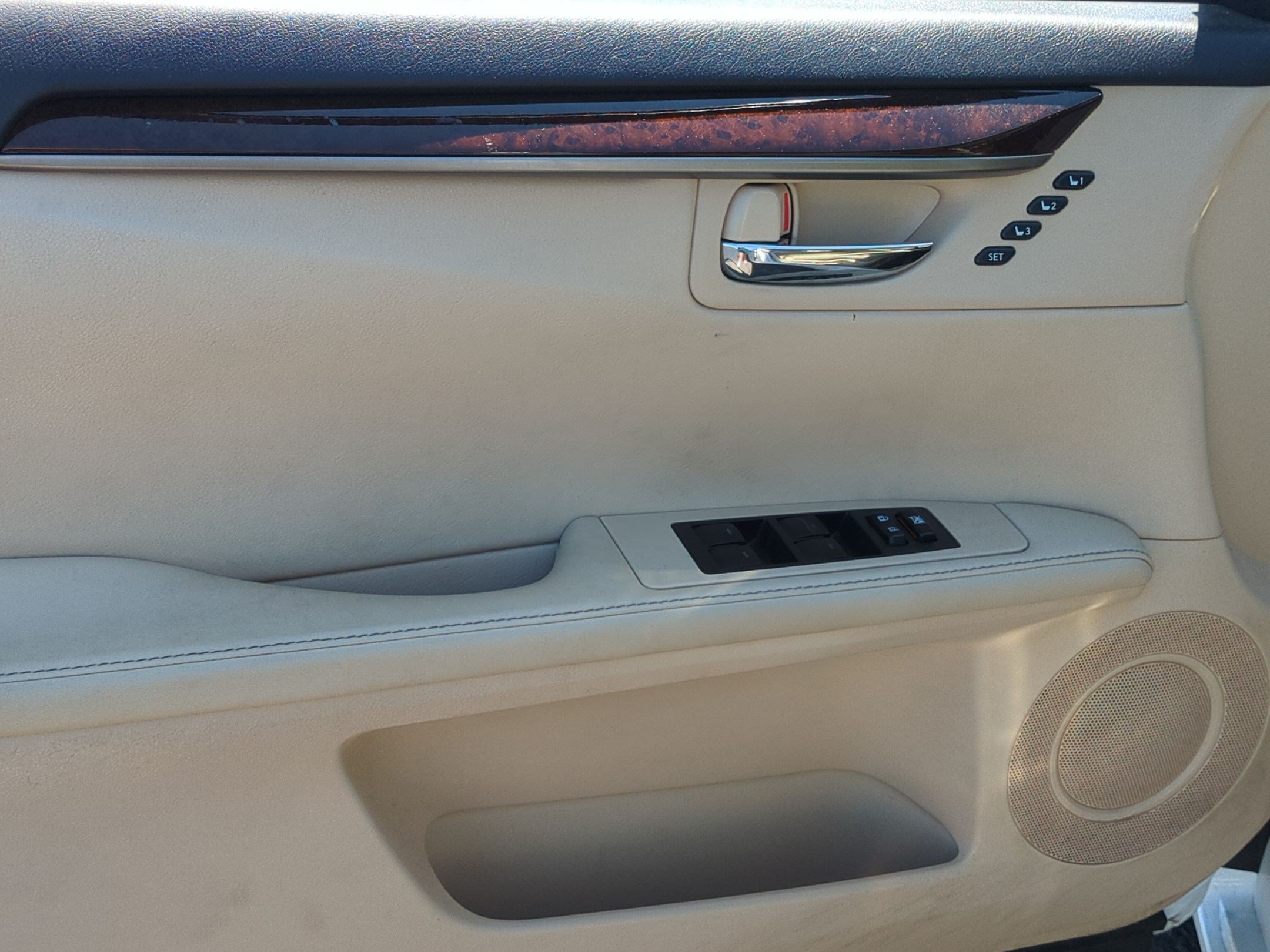 Used 2015 Lexus ES 350 w/ Luxury Package FWD image 14