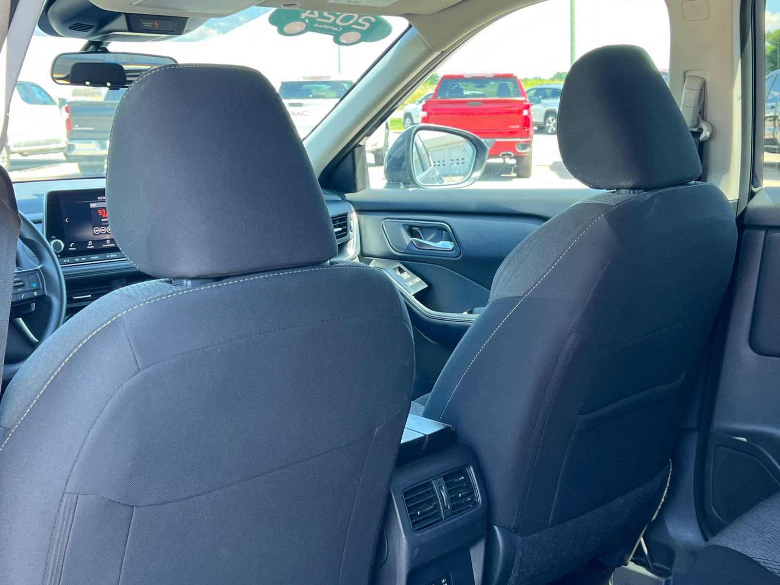 Used 2024 Nissan Rogue SV FWD image 32