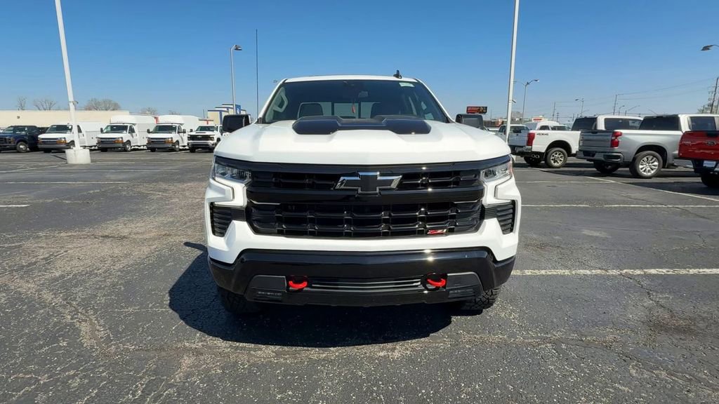 Used 2025 Chevrolet Silverado 1500 LT Trail Boss w/ Convenience Package II AWD/4WD image 3