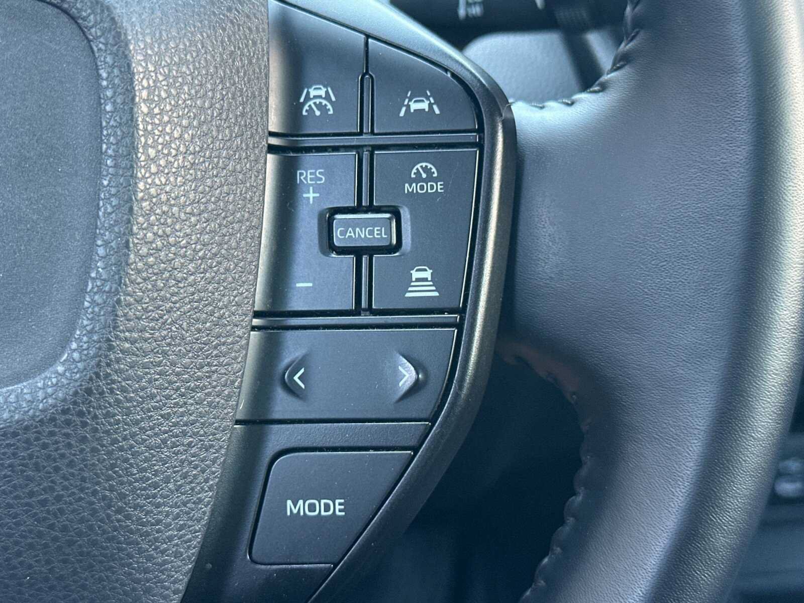 Used 2024 Toyota Prius LE FWD image 28