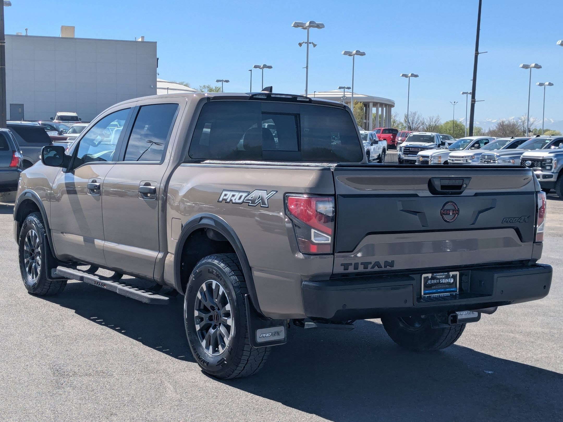 Used 2024 Nissan Titan PRO-4X w/ Pro-4x Convenience Package image 4