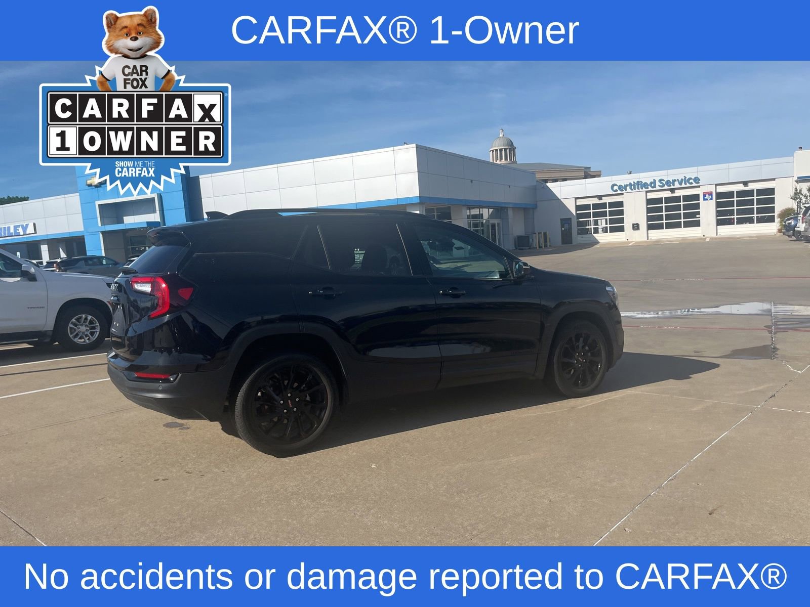 Used 2024 GMC Terrain SLT w/ Tech Package image 2