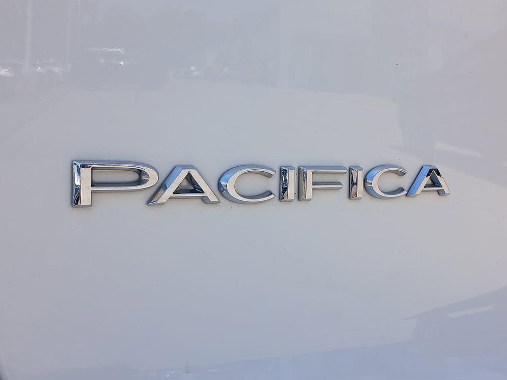 Used 2024 Chrysler Pacifica Touring-L FWD image 33