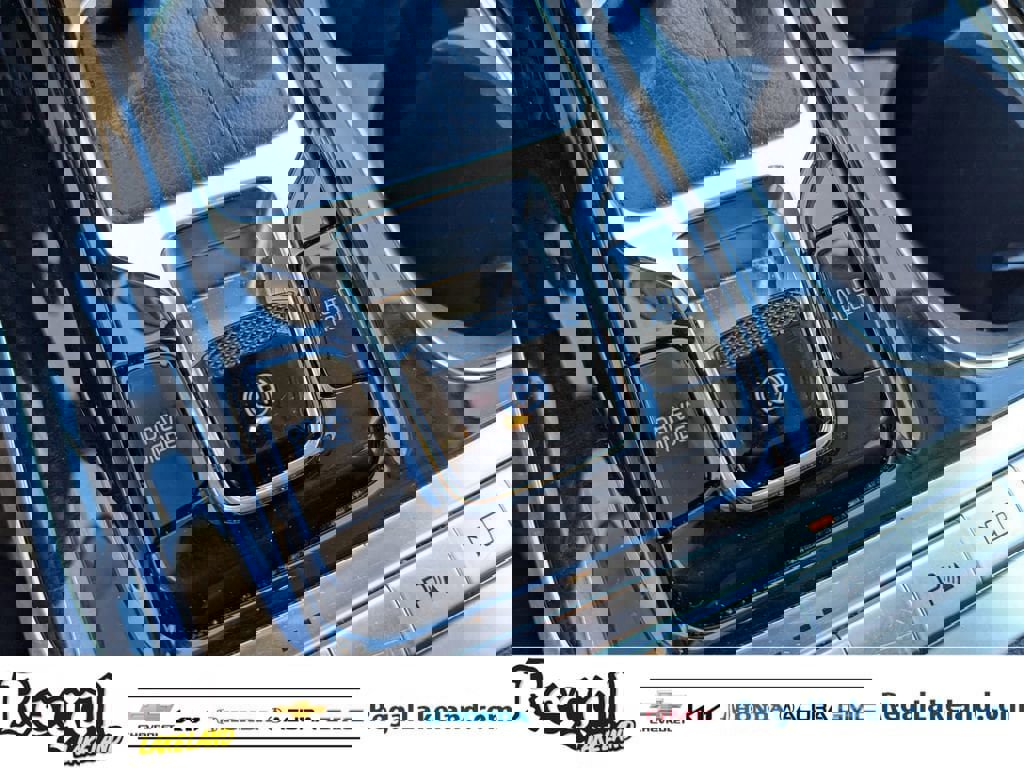 Used 2023 Kia Carnival EX image 25