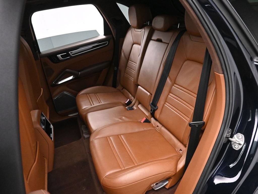 Used 2021 Porsche Cayenne Turbo w/ Premium Package Plus AWD/4WD image 16