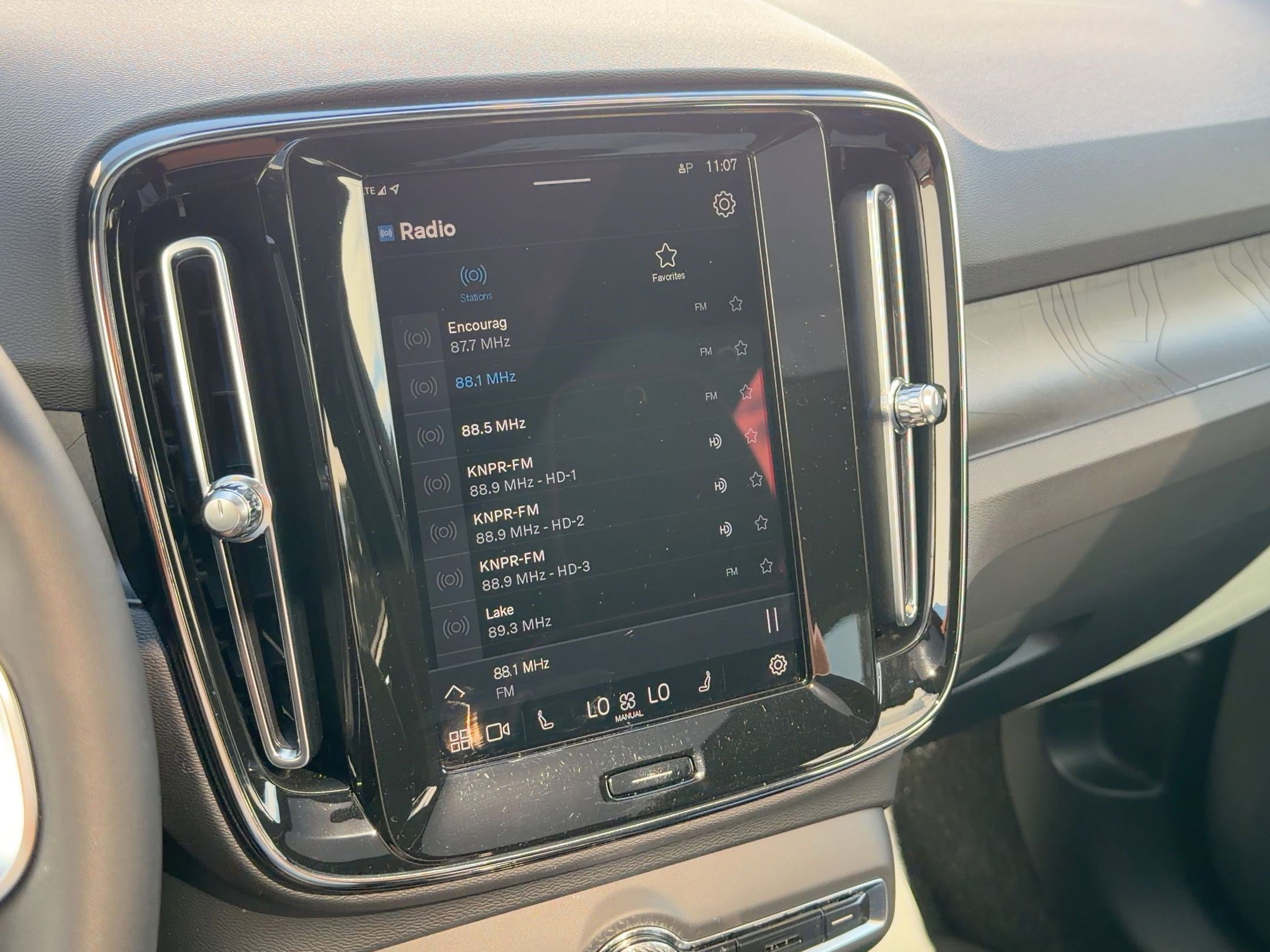 Used 2023 Volvo C40 P8 Recharge Plus image 22