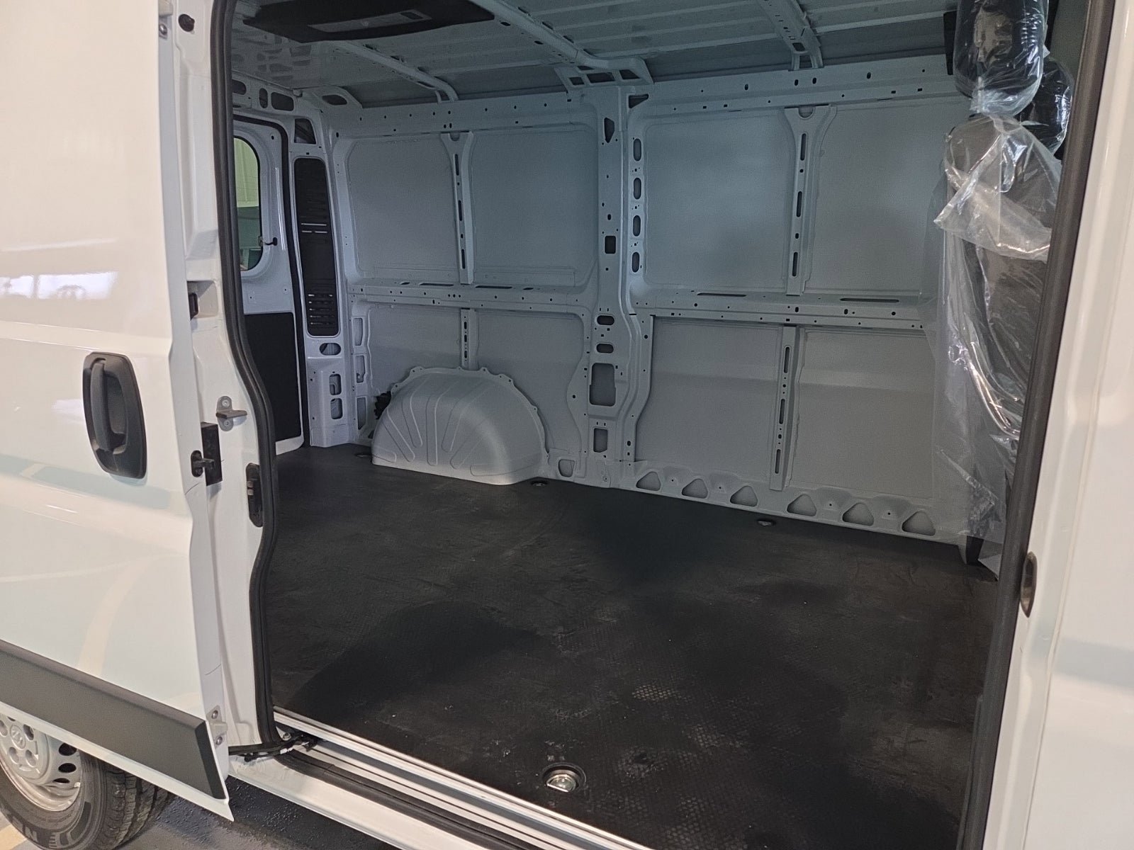 Used 2025 RAM ProMaster 1500 w/ Convenience Group image 10