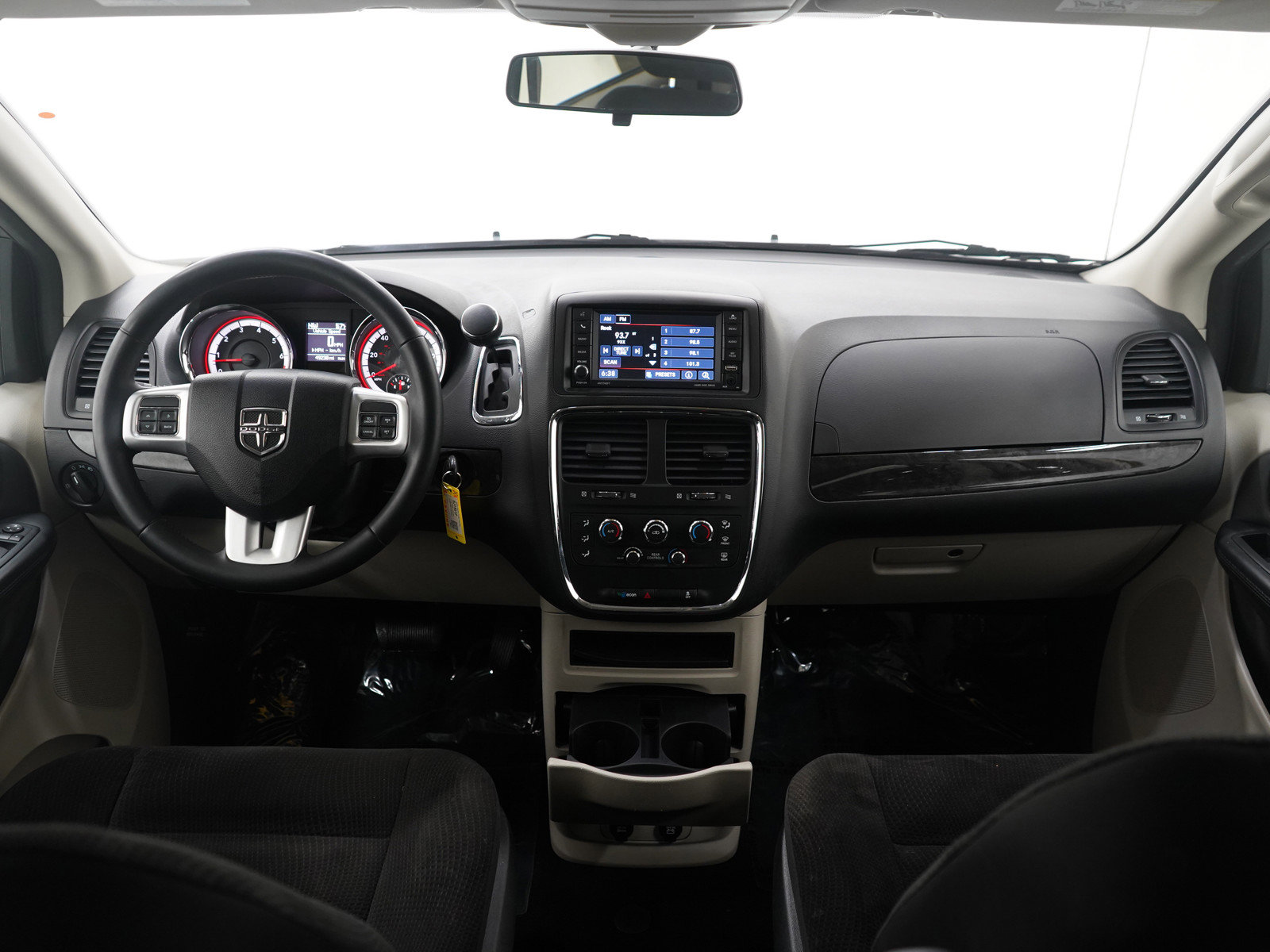 Used 2018 Dodge Grand Caravan SE w/ Rear Park Assist Package image 16