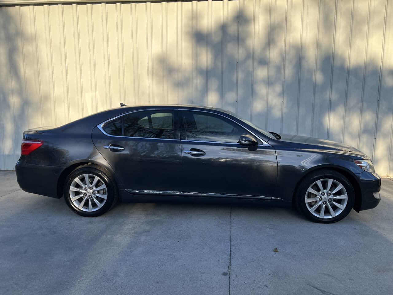 Used 2011 Lexus LS 460 AWD w/ Comfort Pkg image 2