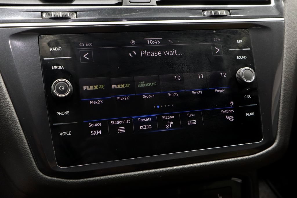 Used 2024 Volkswagen Tiguan SE w/ Panoramic Sunroof Package AWD/4WD image 3
