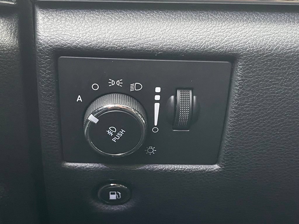 Used 2021 Jeep Grand Cherokee Limited RWD image 50
