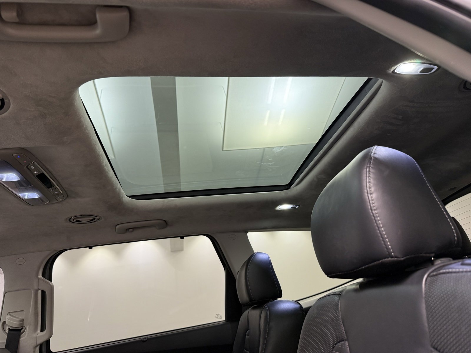 Used 2022 Kia Telluride SX w/ SX Prestige Package image 22