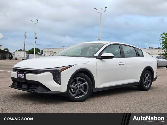 Used 2025 Kia K4 LXS image 1
