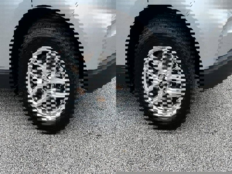 Used 2024 Ford Edge SEL image 7