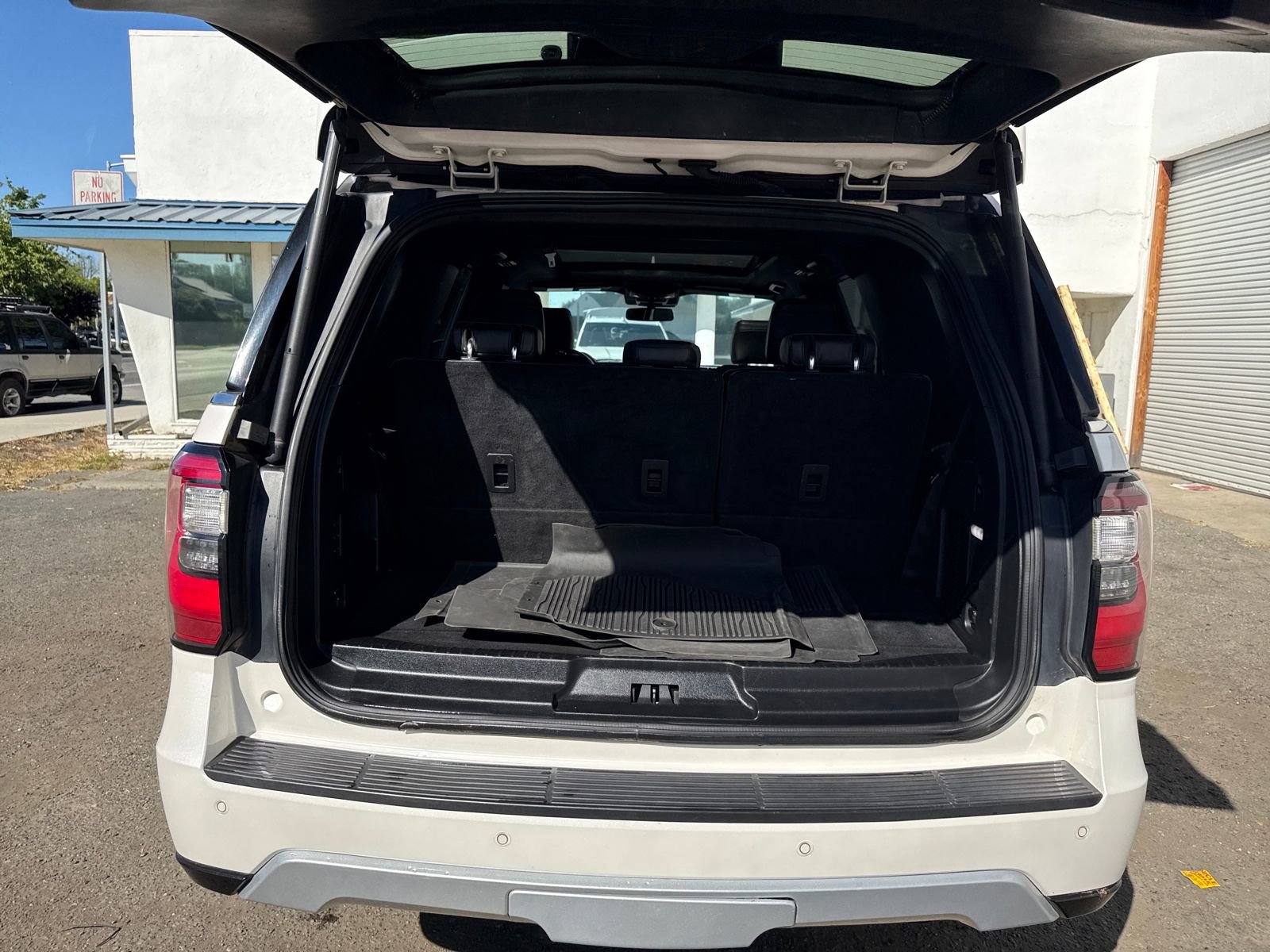 Used 2019 Ford Expedition Limited w/ Equipment Group 302A image 23
